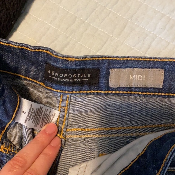 Size 8 Aeropostale Jean Shorts - Picture 3 of 3